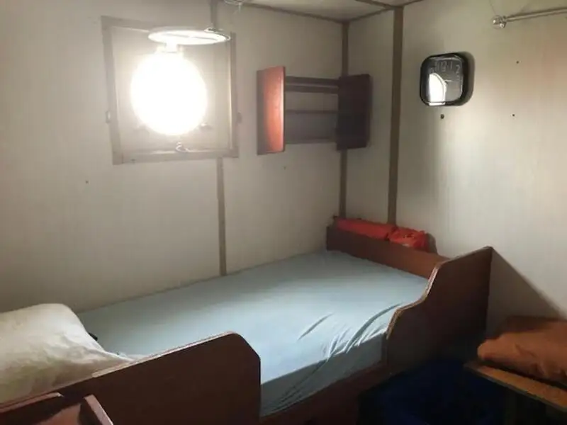 Tàu kéo để bán