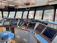 Tàu kéo lưới để bán
