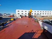 Tàu làm việc để bán