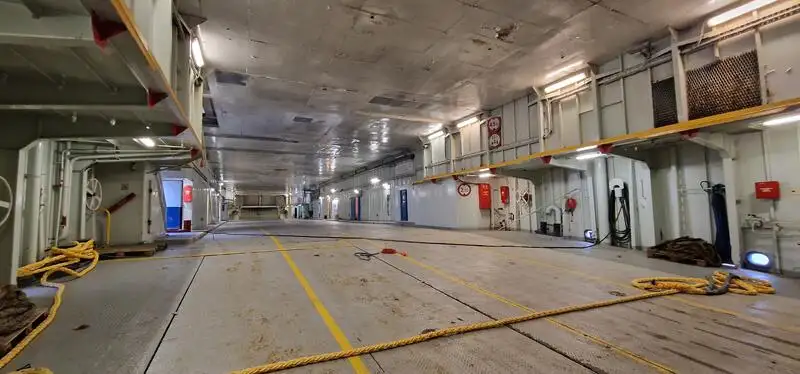Tàu chở nhiên liệu để bán