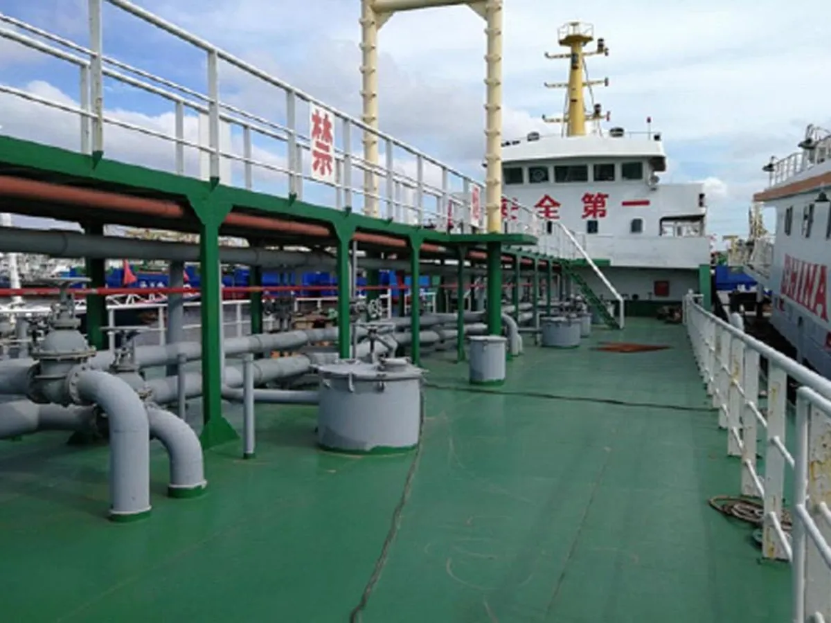 Tàu chở thực phẩm để bán