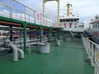 Tàu chở thực phẩm để bán