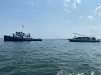 Tàu kéo để bán
