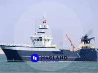 Tàu kéo lưới để bán
