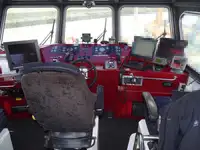 Tàu chở thủy thủ đoàn để bán