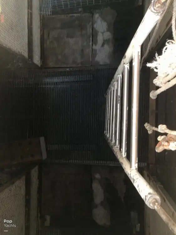 Tàu kéo lưới để bán