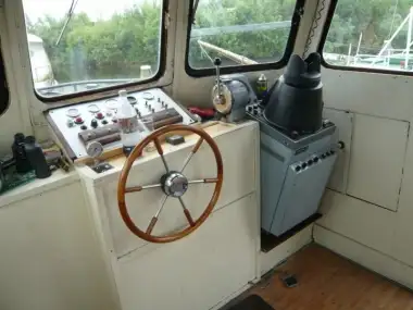 Tàu kéo để bán