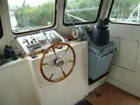 Tàu kéo để bán