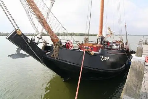Sà lan để bán