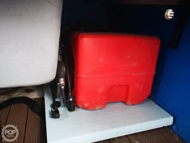 Tàu chế biến cá để bán