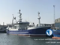 Tàu kéo lưới để bán