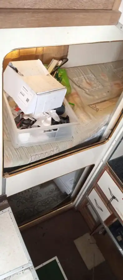 Tàu kéo lưới để bán
