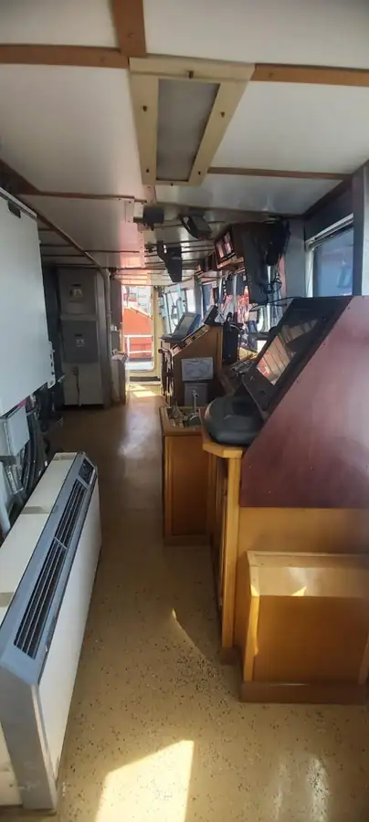 Tàu nghiên cứu để bán