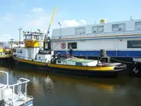 Tàu kéo để bán