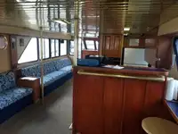 Tàu du lịch để bán