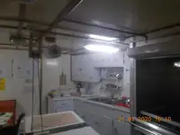 Tàu chở thủy thủ đoàn để bán