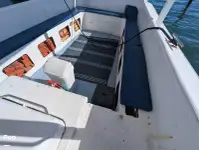 Tàu chở khách và hàng hóa để bán