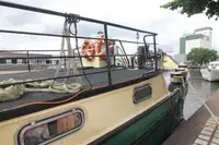 Sà lan để bán