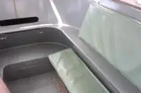 Tàu chở thủy thủ đoàn để bán