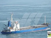 Tàu chở hàng khô để bán