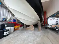 Tàu làm việc để bán