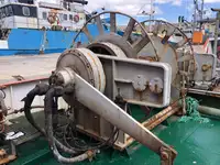 Tàu kéo lưới để bán