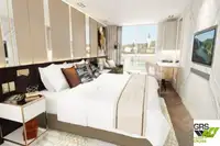 Tàu du lịch để bán