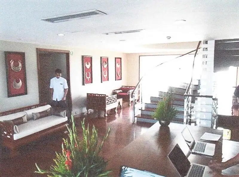 Tàu du lịch để bán