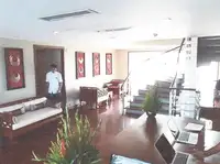 Tàu du lịch để bán