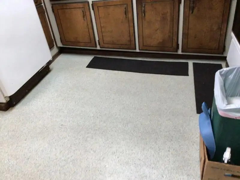 Tàu kéo lưới để bán