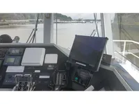Tàu chở thủy thủ đoàn để bán