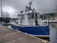Tàu dẫn đường để bán