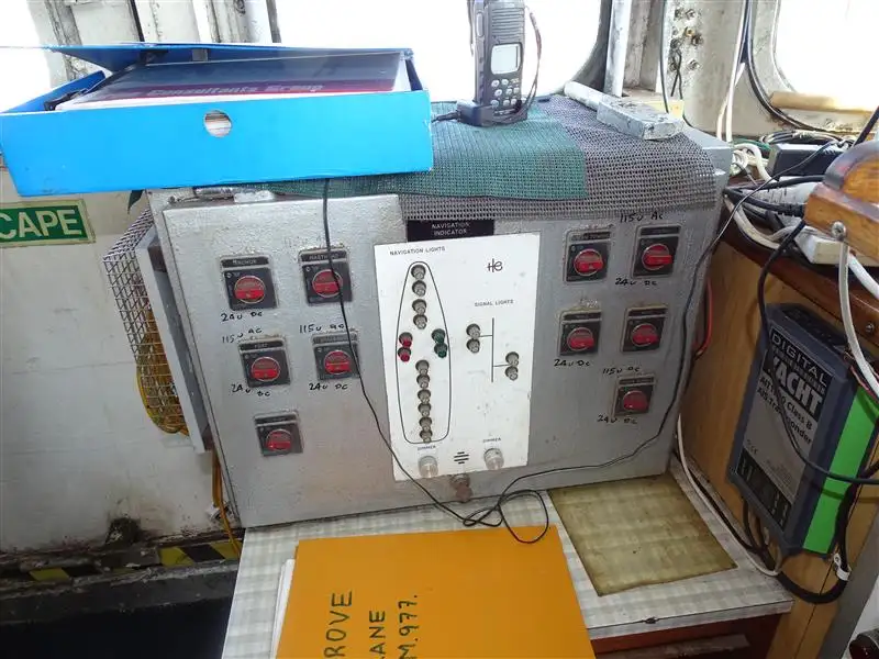 Tàu làm việc để bán