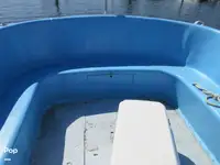 Tàu chở khách và hàng hóa để bán