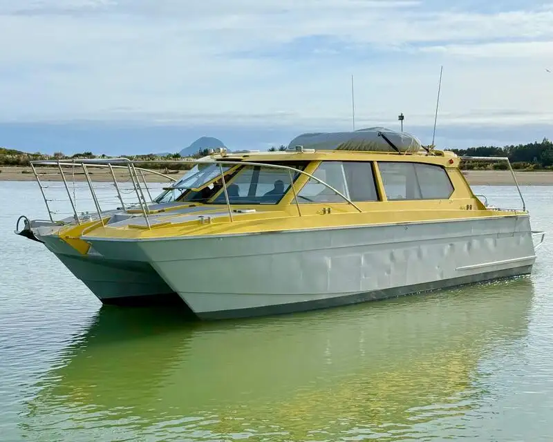 Tàu chở khách để bán