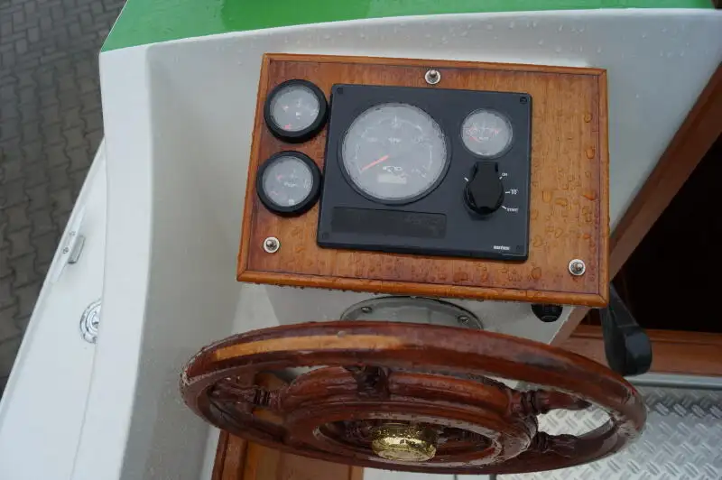Tàu kéo để bán