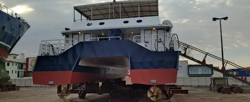 Tàu phà để bán