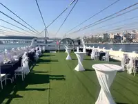 Tàu chở khách để bán
