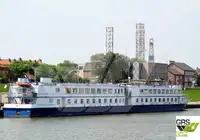 Tàu du lịch rao bán