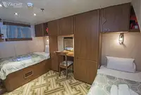 Tàu du lịch để bán