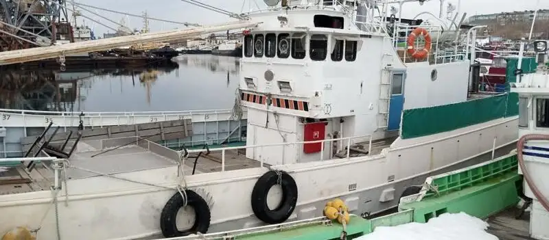 Tàu kéo lưới để bán