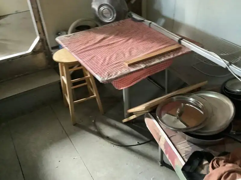 Tàu làm việc để bán