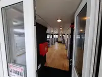 Tàu chở khách để bán
