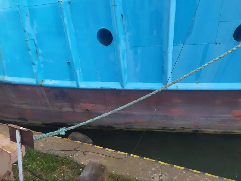 Tàu kéo để bán