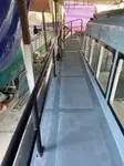 Tàu chở thủy thủ đoàn để bán