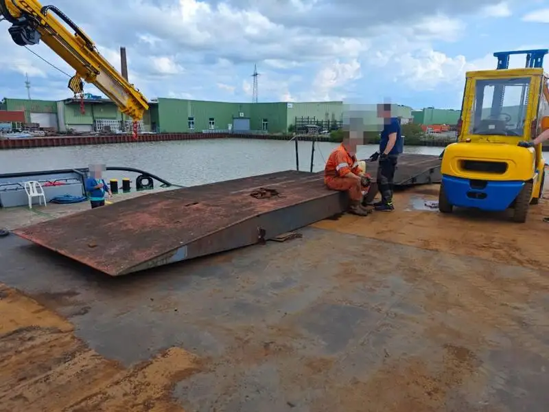 Sà lan để bán