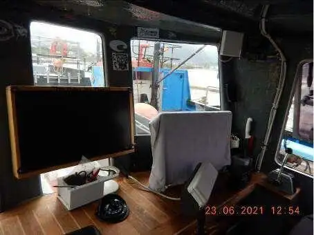 Tàu kéo lưới để bán