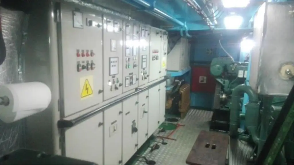 Tàu làm việc để bán
