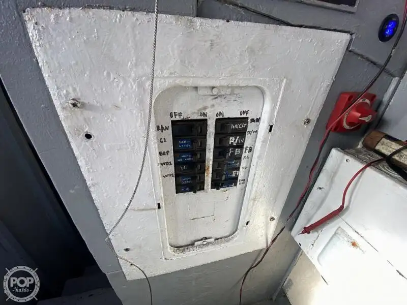 Tàu kéo lưới để bán
