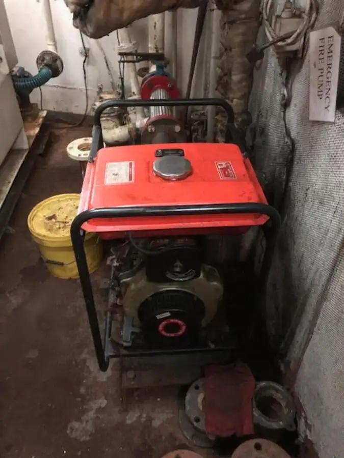 Tàu kéo để bán